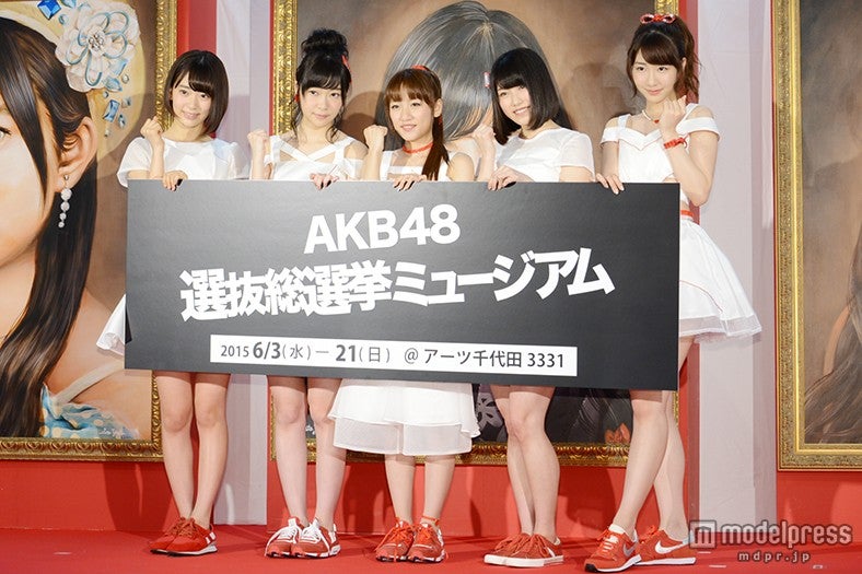 （左から）宮脇咲良、指原莉乃、高橋みなみ、横山由依、柏木由紀