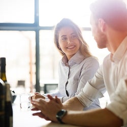 これ好きなんだよな…♡男が「実はグッときている」女性の仕草って?