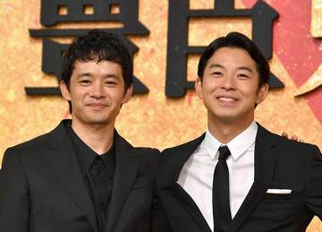 「高虎デカッ」「バチイケ」【豊臣兄弟】高虎俳優が生出演→SNS騒然 実は父が名投手「ワイプ美しすぎて」近藤春菜も「胸板厚くて」と驚く