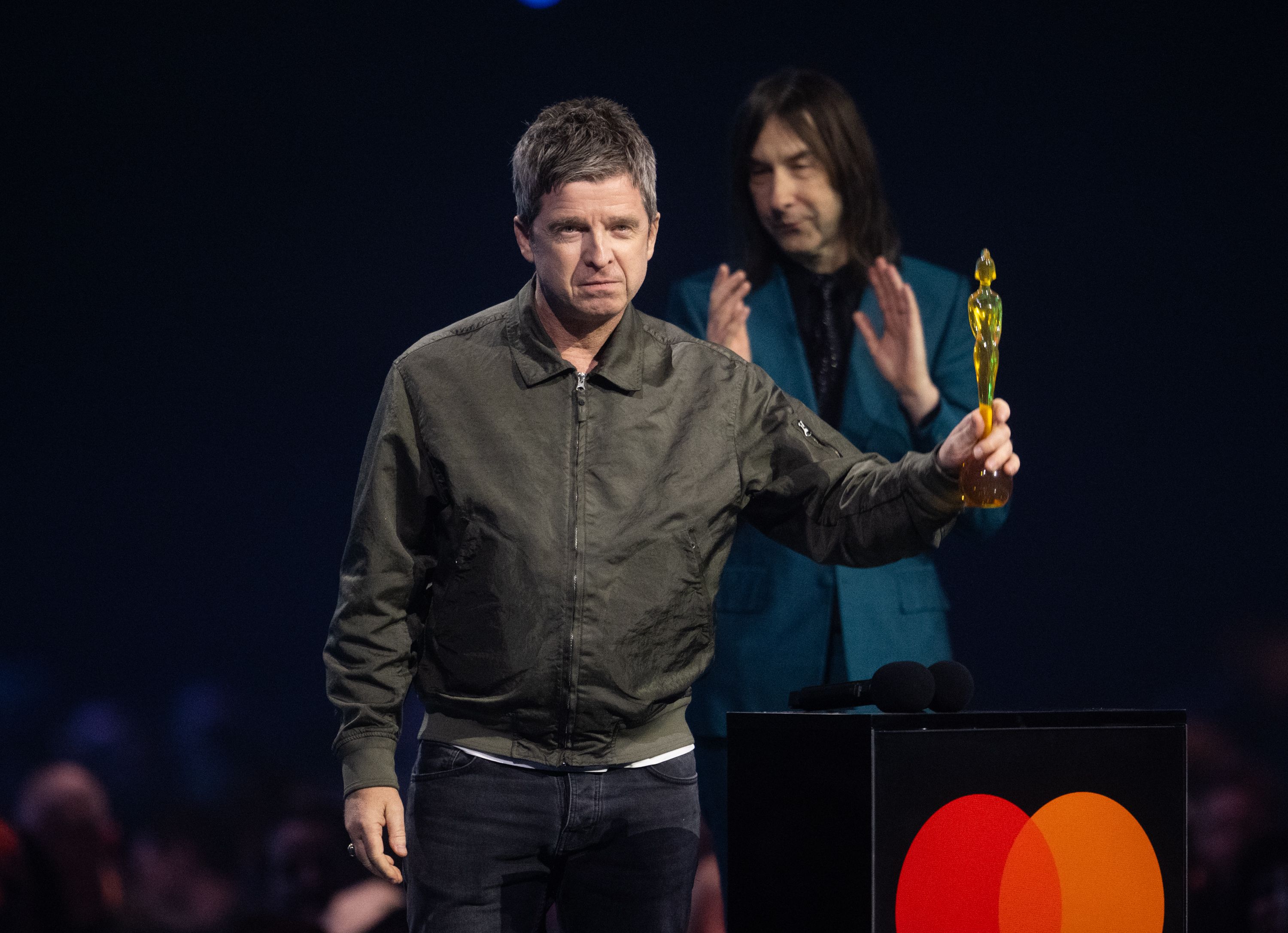 ノエル・ギャラガー、ブリット・アワード受賞スピーチで弟リアムに感謝