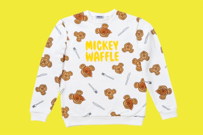 トレーナー¥7,800(C)Disney