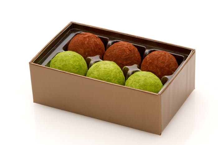 「7トリュフ キャラメル サレ セット(Truffes au caramel salé)」3,510円(6 個入)/画像提供:パティスリー・サダハル・アオキ・パリ