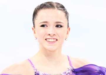 ワリエワが4年ぶり競技復帰！4回転トーループ成功 満面笑みで♡マーク「ついにここまで。人生で最高の出来事」ドーピング違反による資格停止処分解除 露ジャンプ選手権に出場