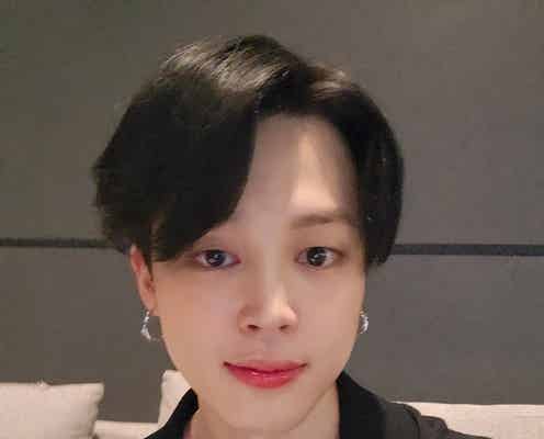 BTSジミン、黒髪にイメチェン レインボーヘアからの変貌に反響「圧倒的美」