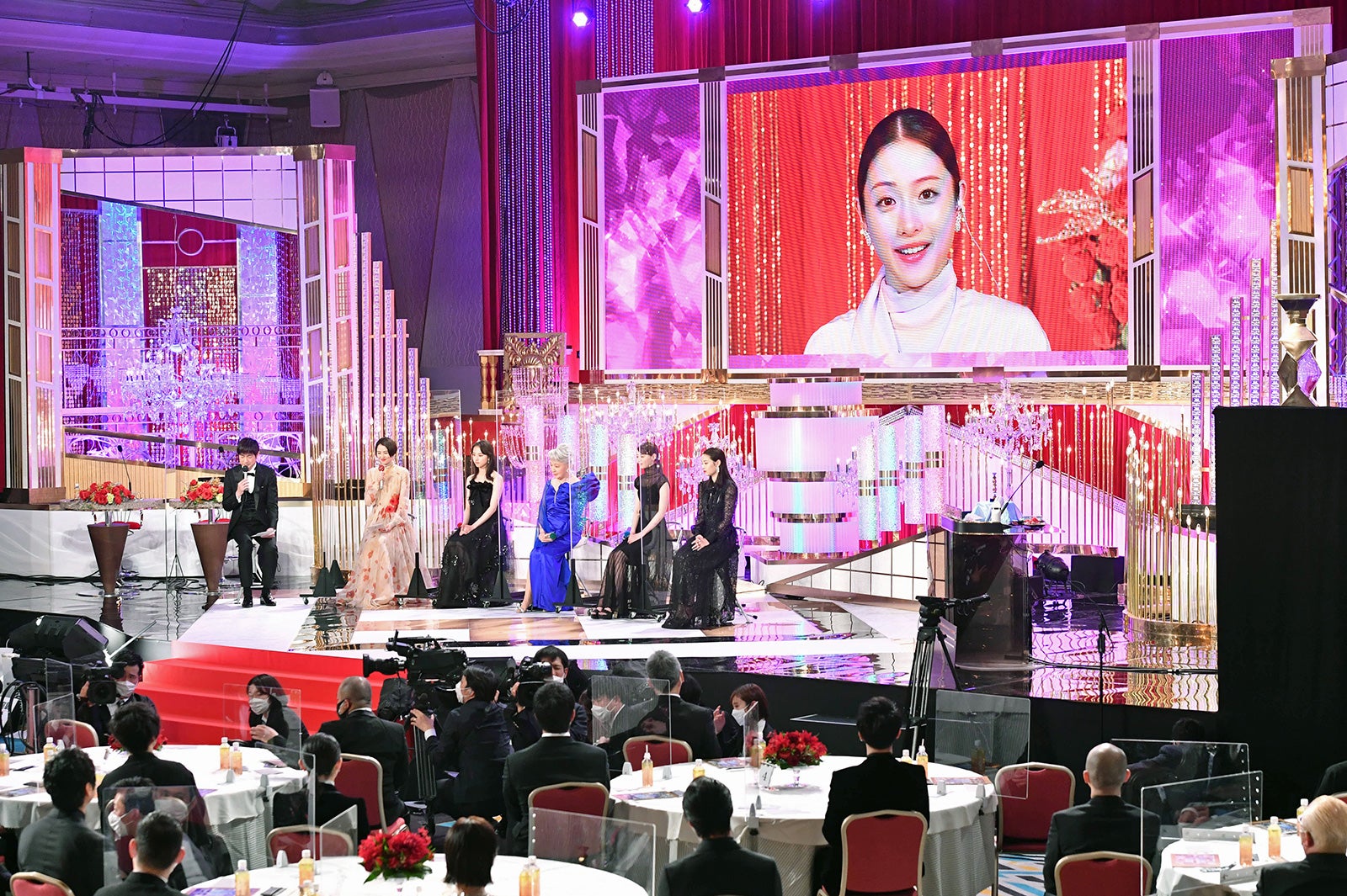 羽鳥慎一、長澤まさみ、清原果耶、草笛光子、西野七瀬、広瀬すず、石原さとみ（C）東京写真記者協会