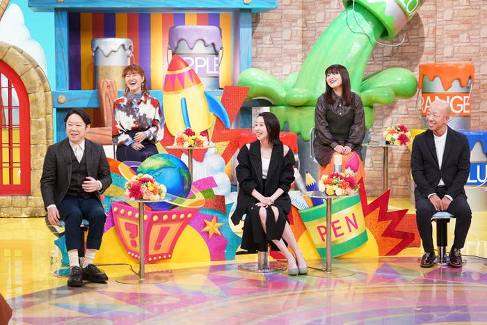 (前列左から)阿部サダヲ、河北麻友子、小峠英二(後列左から)村上佳菜子、吉住(C)日本テレビ