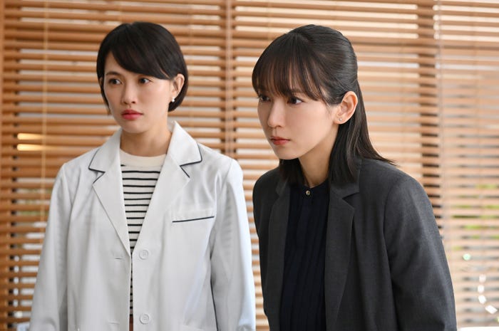 臼田あさ美、吉岡里帆「御上先生」第6話(C)TBS