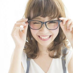 眼鏡に合う髪型でおしゃれ見えが叶う 40代女性に人気のトレンドスタイルまとめ モデルプレス 眼鏡に合う髪型でおしゃれ見えが叶う 40代女性に人気のトレンドスタイルまとめ モデルプレス