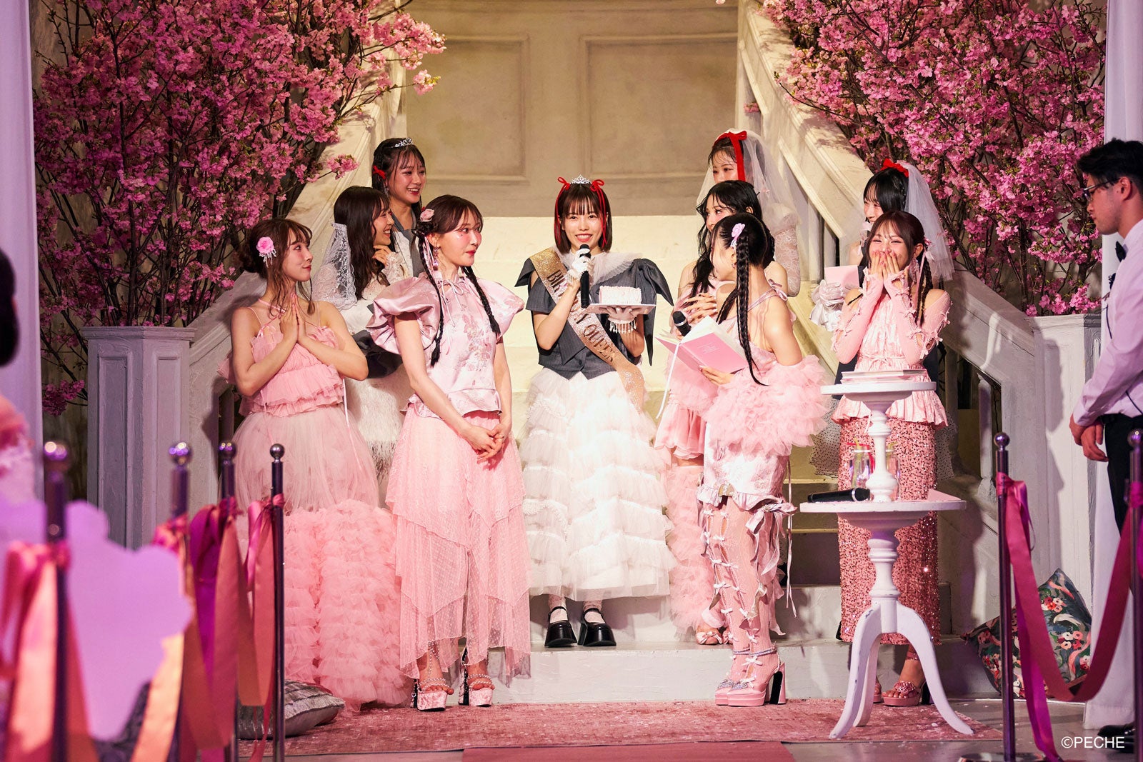 （上段左から）古澤里紗、斎藤みらい（中段左から）渡辺美優紀、島崎遥香、吉井美優、越智ゆらの（下段左から）三上悠亜、菅野結以、中村里砂、吉木千沙都（提供写真）