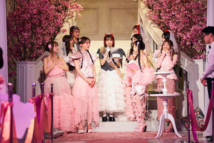 (上段左から)古澤里紗、斎藤みらい(中段左から)渡辺美優紀、島崎遥香、吉井美優、越智ゆらの(下段左から)三上悠亜、菅野結以、中村里砂、吉木千沙都(提供写真)