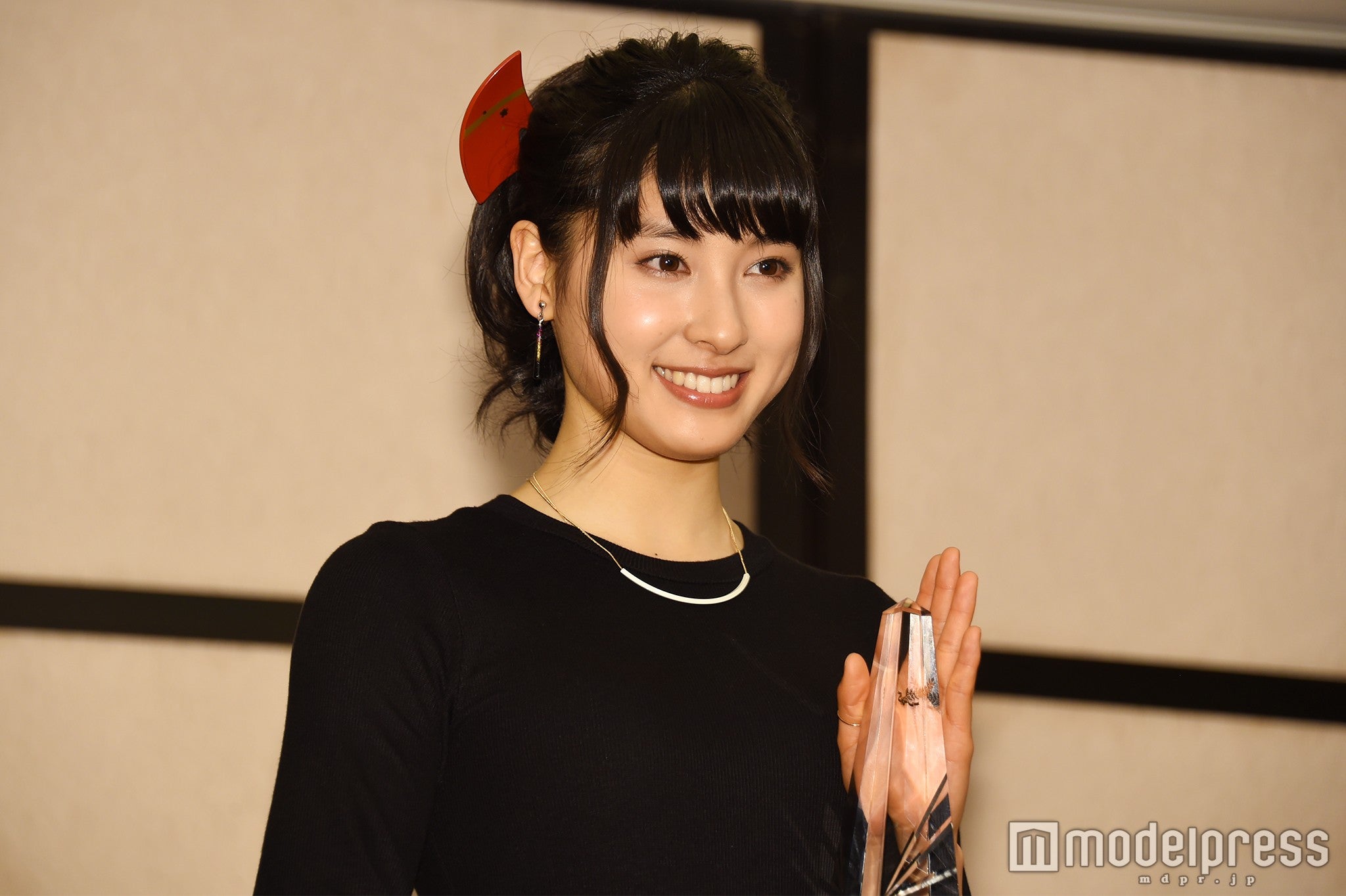 赤のかんざしでワンポイント／土屋太鳳（C）モデルプレス