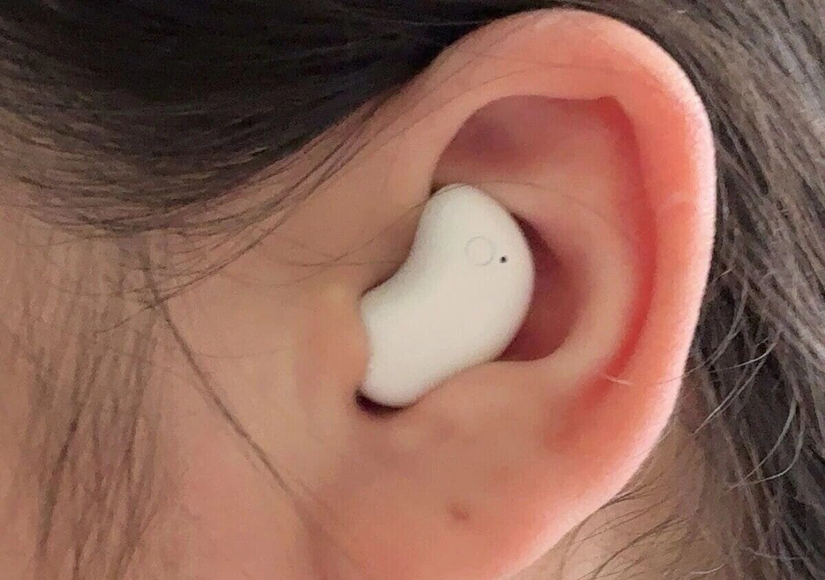 ダイソー 寝ながら完全ワイヤレスステレオイヤホン<ホワイト> 使用例 ダイソー 寝ながら完全ワイヤレスステレオイヤホン<ホワイト> 使用例