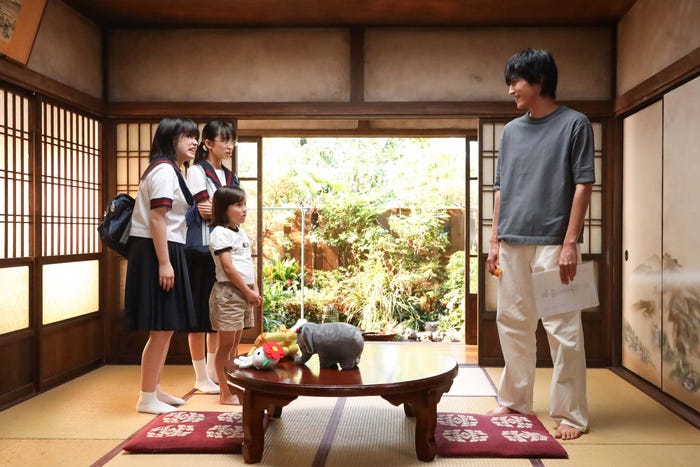 (左から)豊嶋花、近藤華、宮崎莉里沙、杉野遥亮「ばらかもん」第10話より(C)フジテレビ