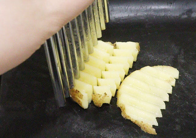 キャンドゥ　波型ポテトカッター　使用例　細切り