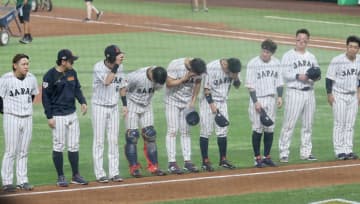 侍ジャパン 試合後にグラウンドへ整列 大谷翔平はすぐさまベンチ裏へ 悔しさがにじむ光景に