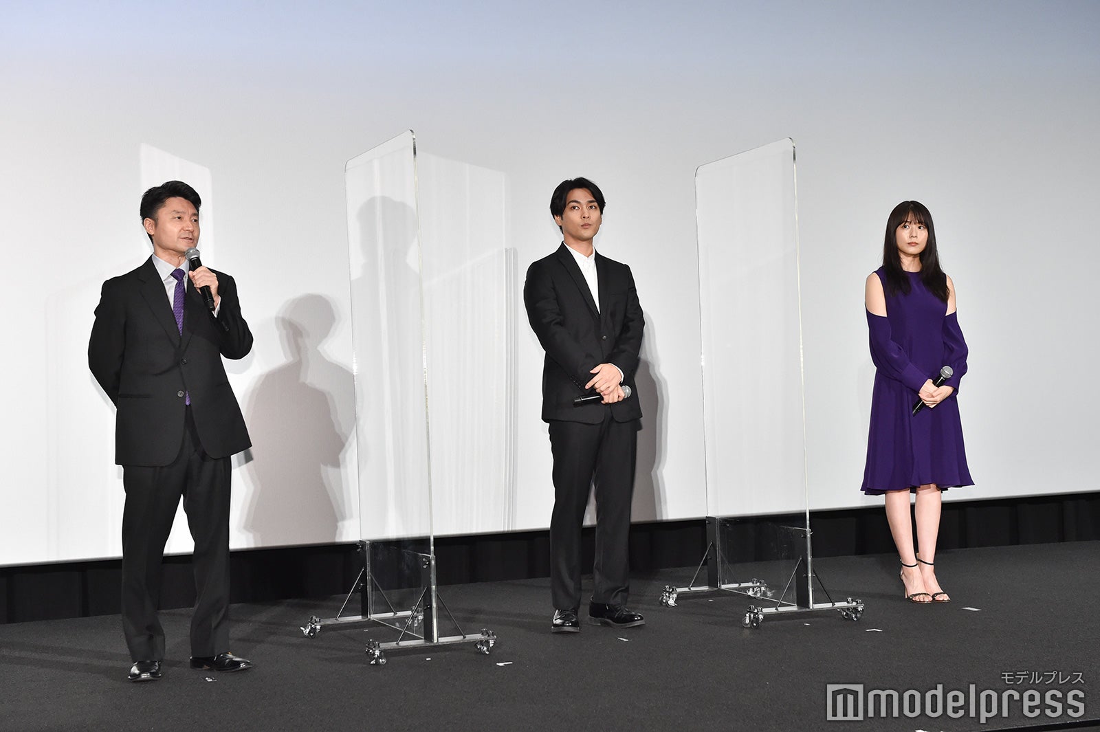 黒崎博監督、柳楽優弥、有村架純（C）モデルプレス