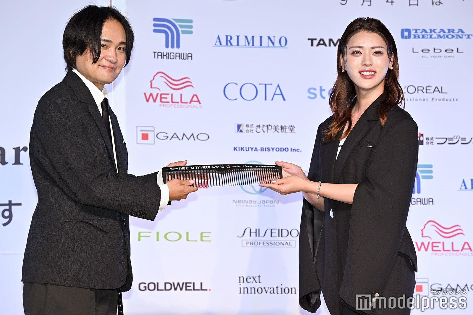 （右）井手上漠（C）モデルプレス