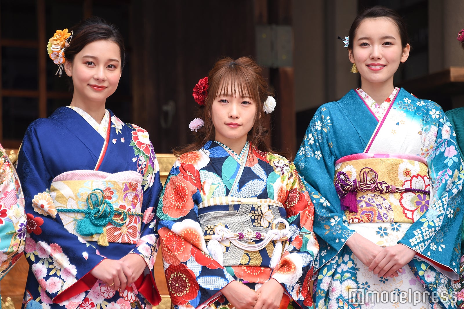 Niki、川栄李奈、飯豊まりえ（C）モデルプレス