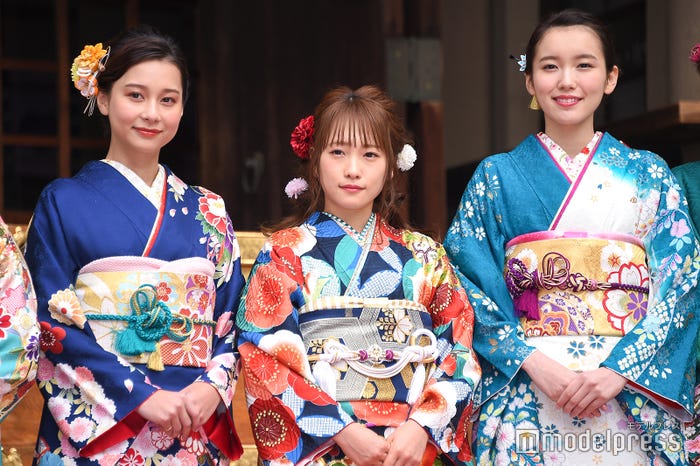 Niki、川栄李奈、飯豊まりえ(C)モデルプレス