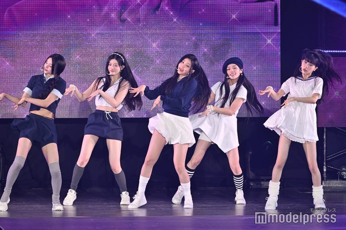 ILLIT(C)モデルプレス