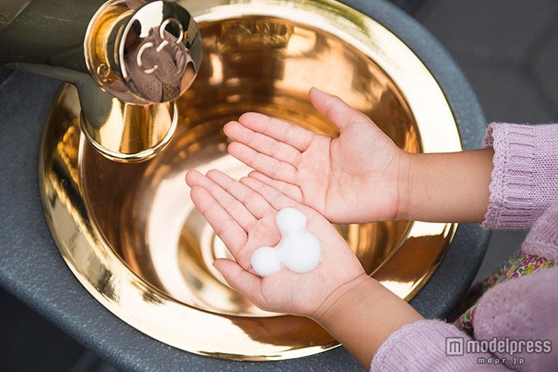 ミッキーの形の泡（C）Disney