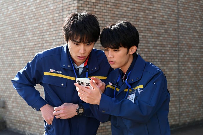 鈴木伸之、藤原大祐/「忍者に結婚は難しい」第4話(C)フジテレビ