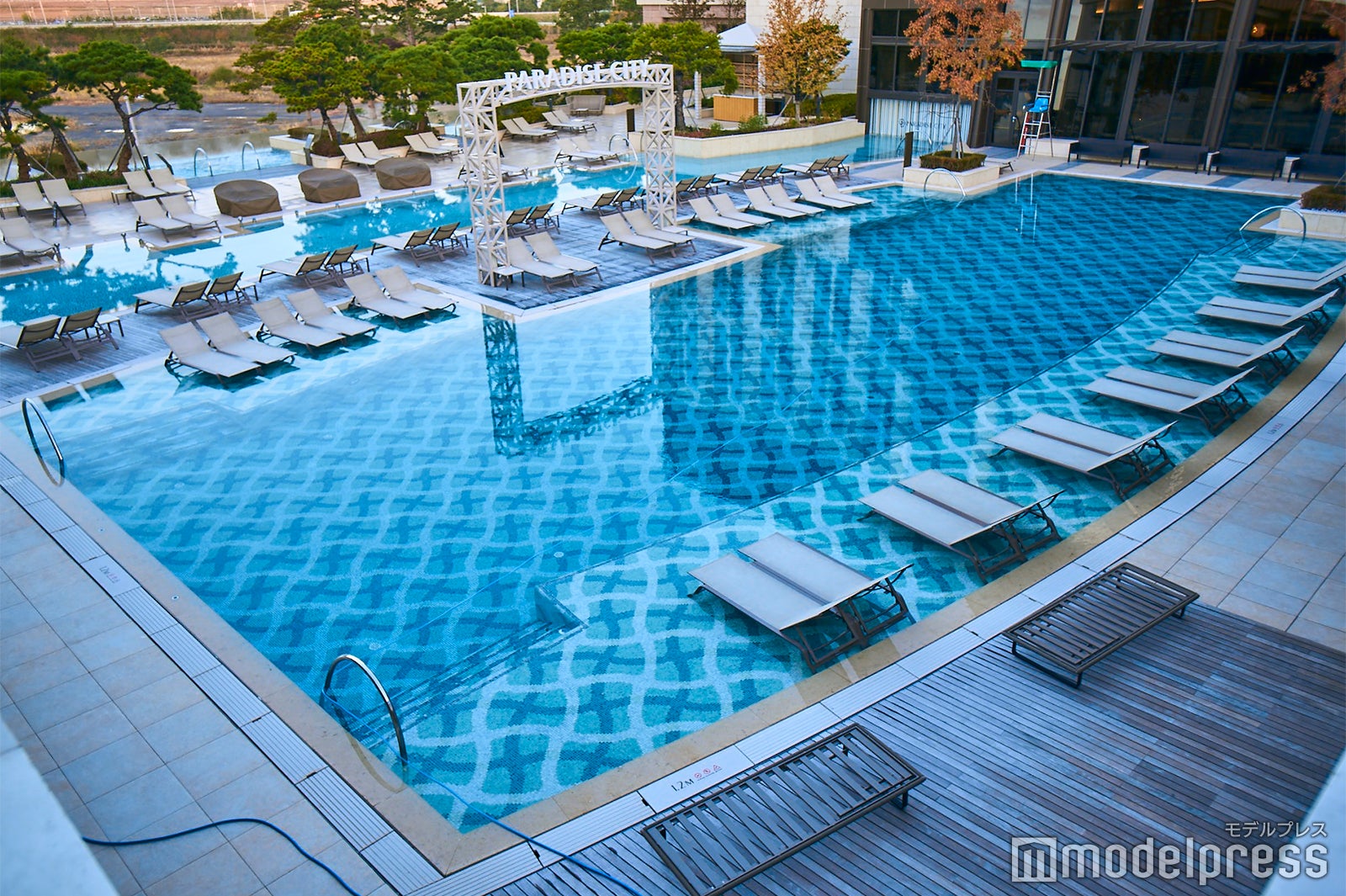 アウトドアプール（C）モデルプレス