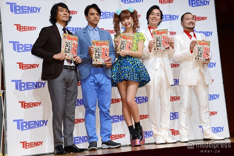 左より：伊藤健編集長、満島真之介、藤田ニコル、クマムシ