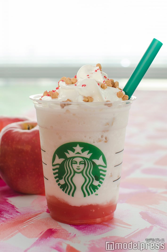 「ベイクド アップル ピンク フラペチーノ（R）」（C）モデルプレス