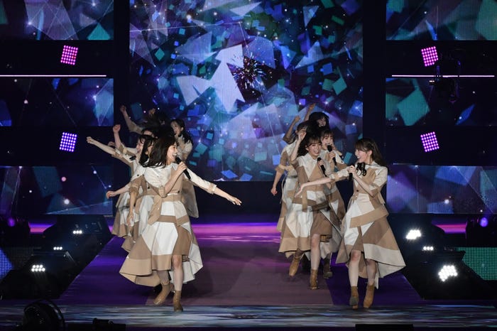 日向坂46(C)Rakuten GirlsAward 2022 SPRING/SUMMER