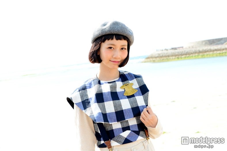 モデルプレスのインタビューに応じた三戸なつめ