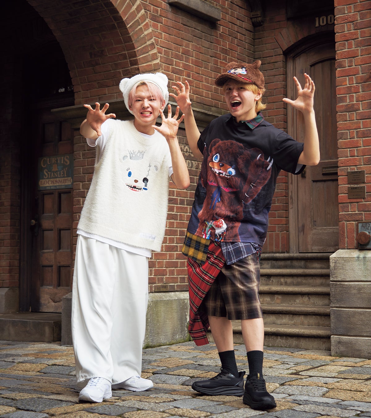 ハミクマソウルコーデ：『ニットベスト』、『ベレー帽』／画像提供：ユニバーサル・スタジオ・ジャパン