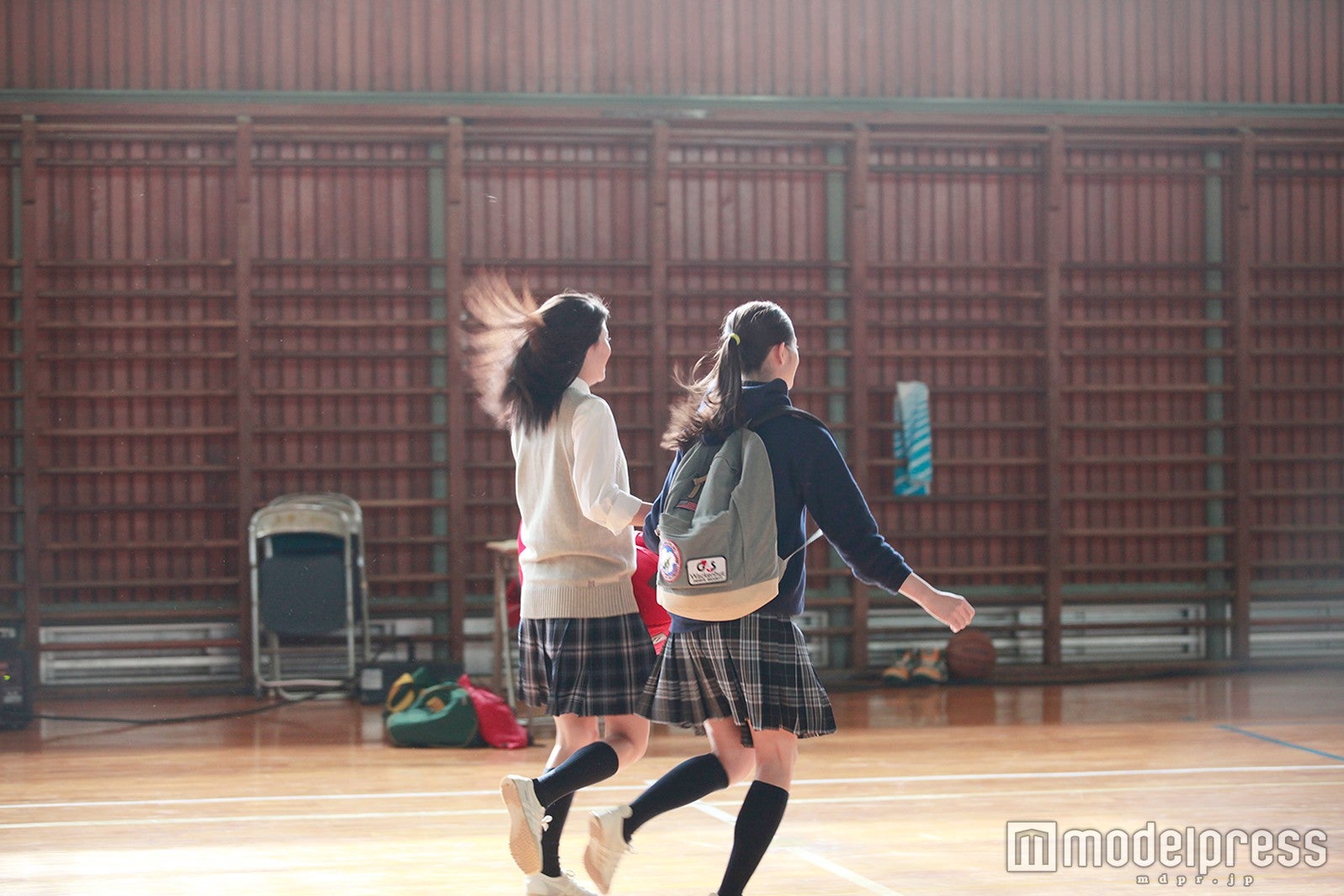 （左から）広瀬すず、古泉葵