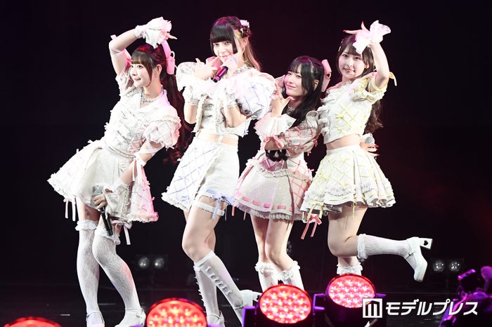 バズ曲連発・きゅるりんってしてみて「学生ランウェイ」初登場 6曲披露で会場沸かす【学生ランウェイ】