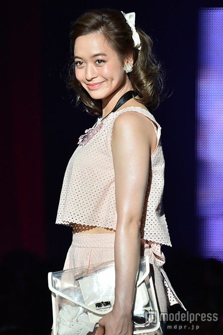 おでこを出しスタイルが定番だった野崎/モデルプレス