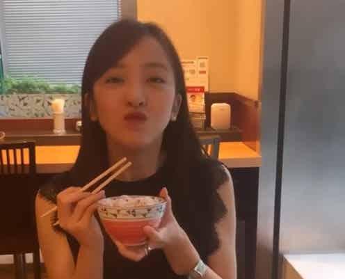 板野友美が“ただ食べているだけの動画”に反響「ずっと見ていられる」