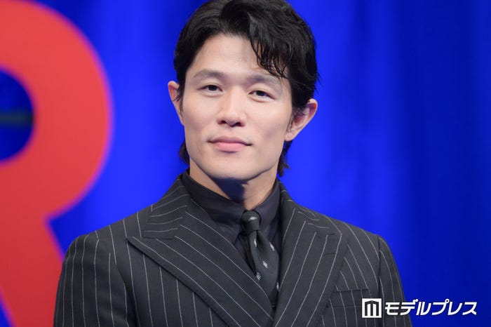 鈴木亮平(C)モデルプレス