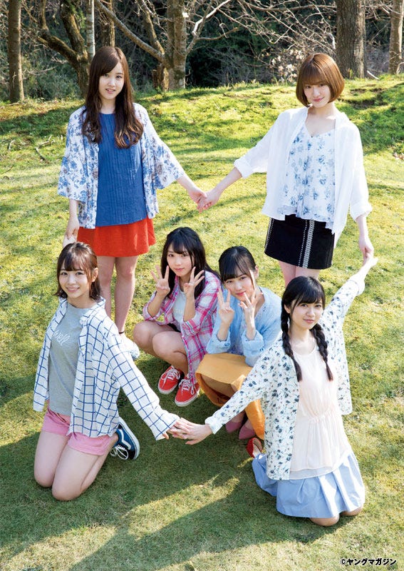 (左から時計回りに)星野みなみ、中田花奈、寺田蘭世、北野日奈子(中央左から)与田祐希、山下美月(C)佐藤佑一/ヤングマガジン