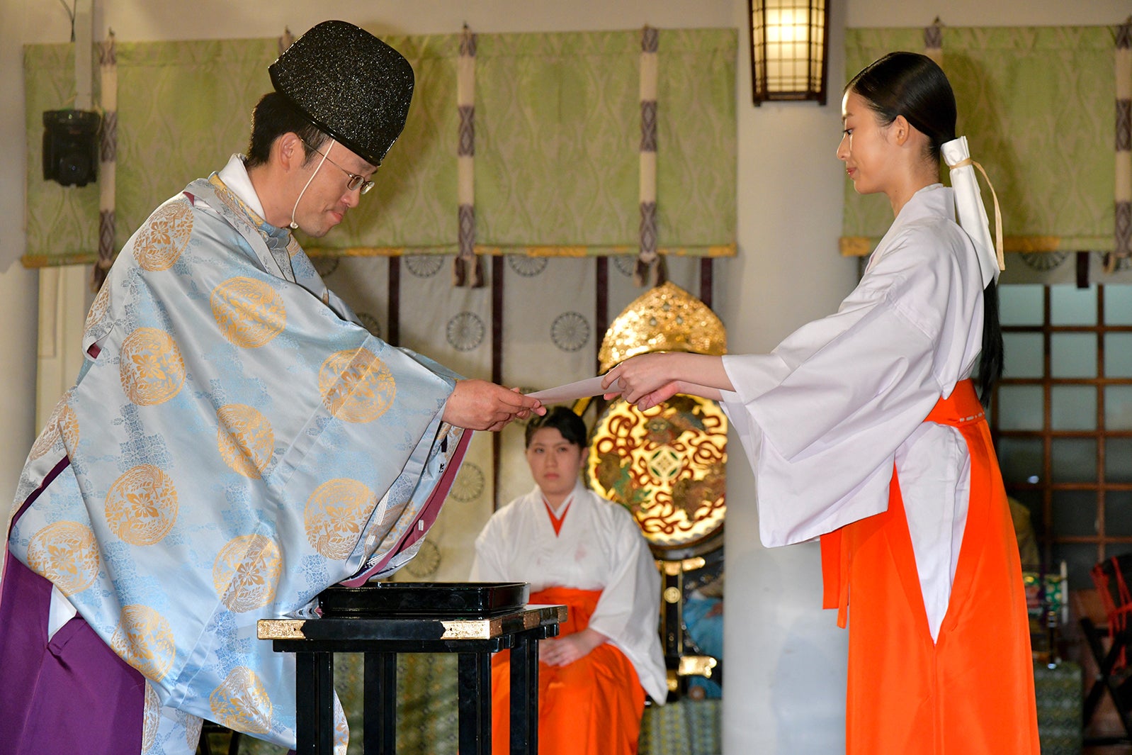 井本彩花（右）（画像提供：所属事務所）