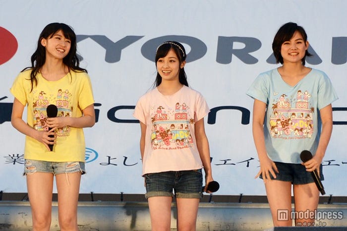 Rev.from DVL(左より)秋山美穂、橋本環奈、四宮なぎさ