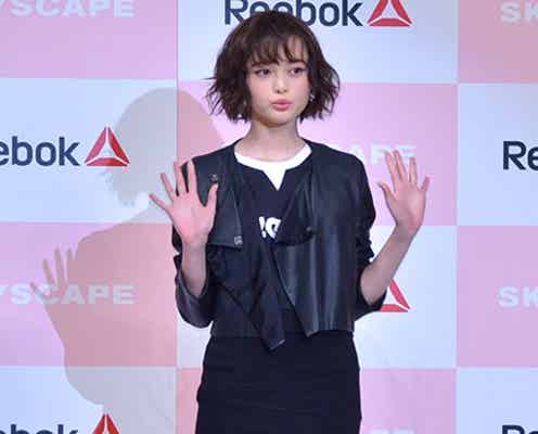 玉城ティナ、色白美脚眩しいミニワンピで登場 キュートな魅力全開