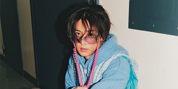 ジャニーズWEST小瀧望、ツアーへの思い語る ピンクサングラスでアート
