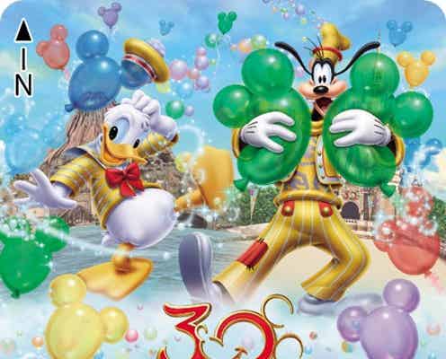 ディズニー、ドナルドダックとグーフィーが30周年コスチュームで勢揃い