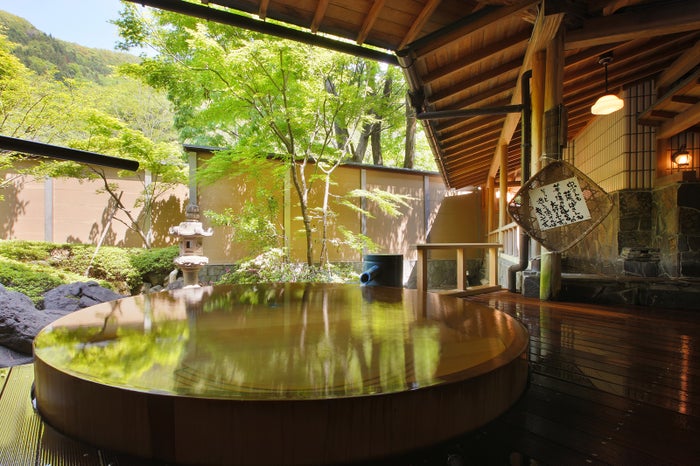庭園露天風呂/画像提供:ホテル華の湯