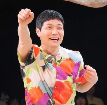 もう中学生 結婚発表後初の公の場 四方八方に3度土下座 プロポーズは河川敷で段ボール指輪を贈呈