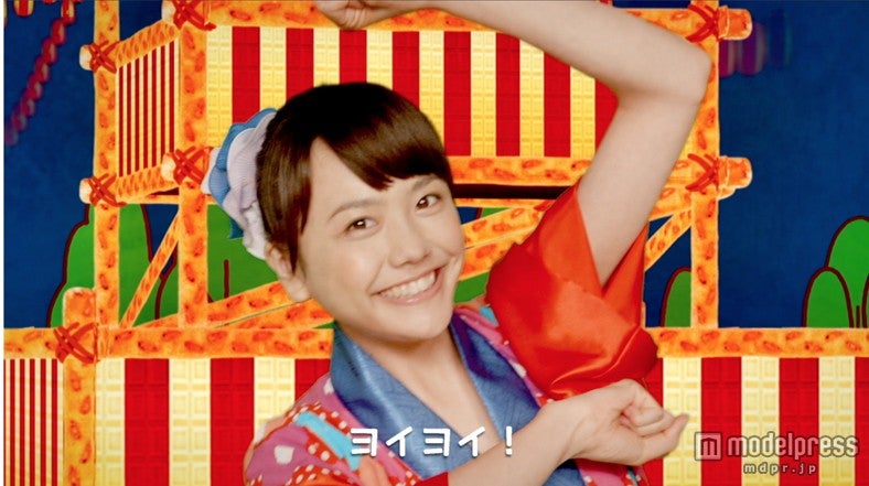 松井愛莉、“股下85cm美脚”でキュートなダンス披露