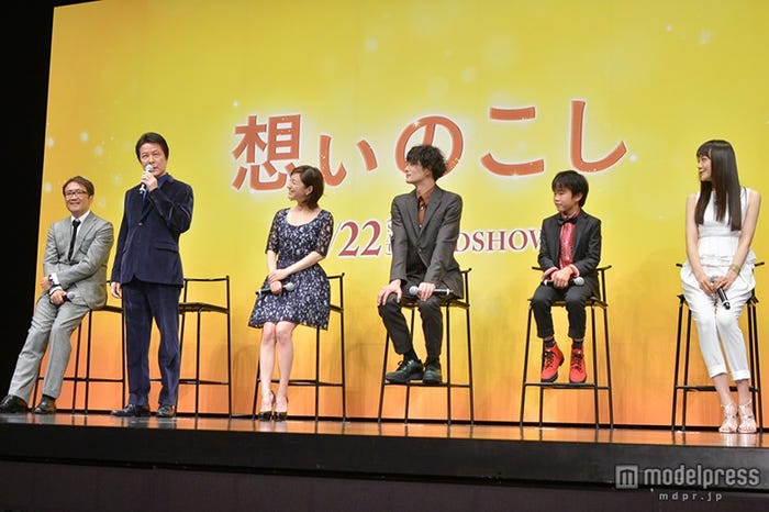 (左より)平川雄一朗監督、鹿賀丈史、広末涼子、岡田将生、巨勢竜也、松井愛莉