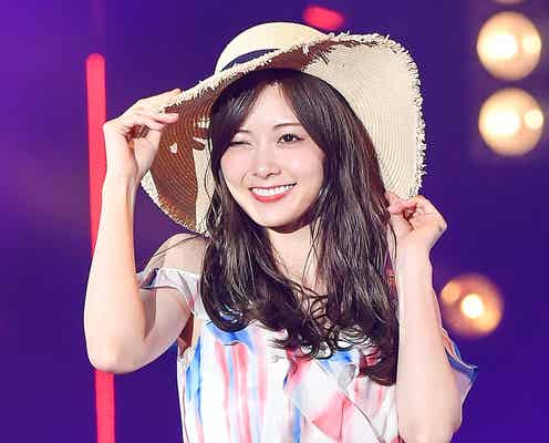 乃木坂46白石麻衣、肩出しワンピで美白肌にドキッ!爽やかコーデで女神のウィンク<TGC2017 S/S>