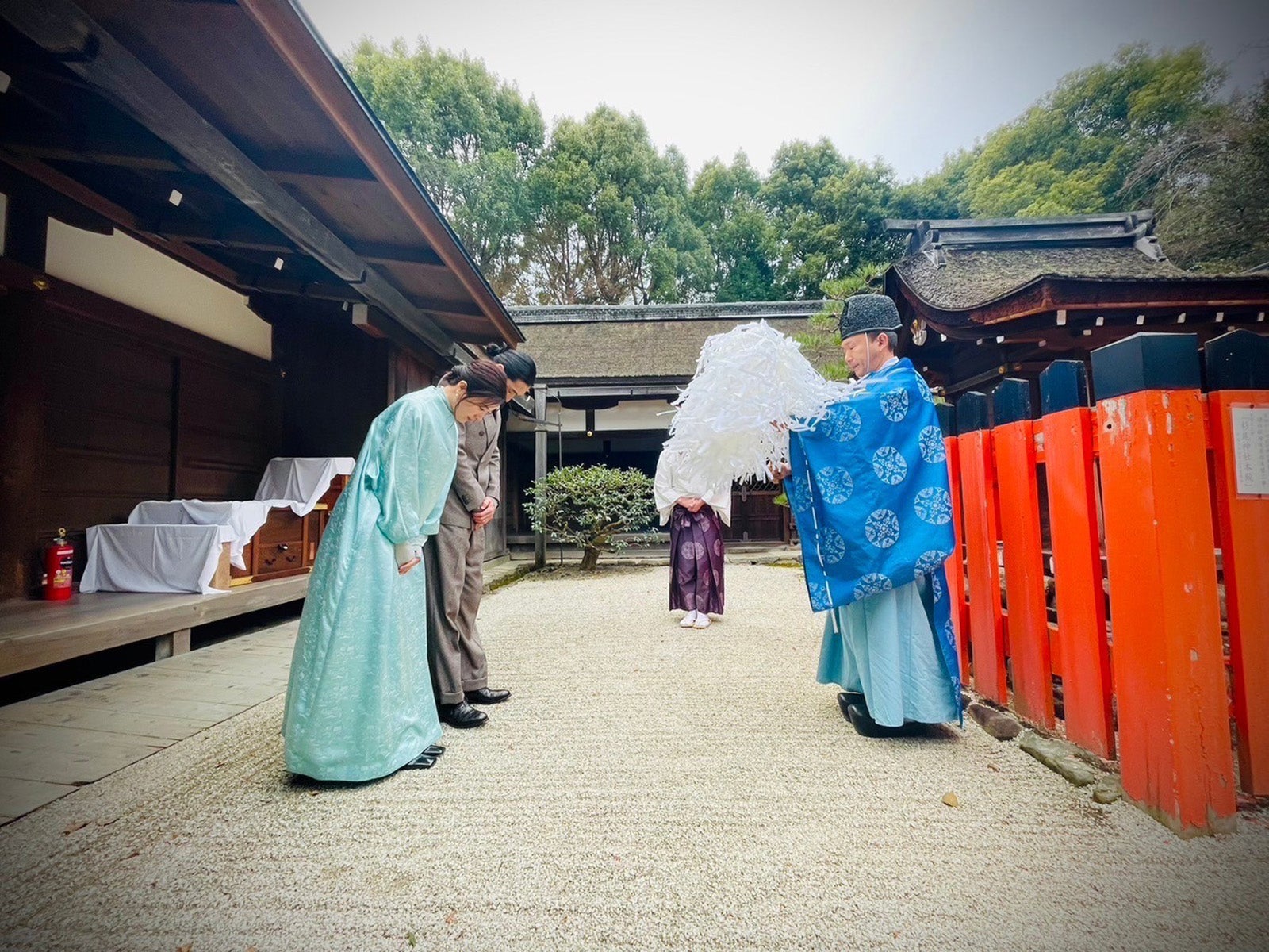 吉高由里子、柄本佑（C）NHK