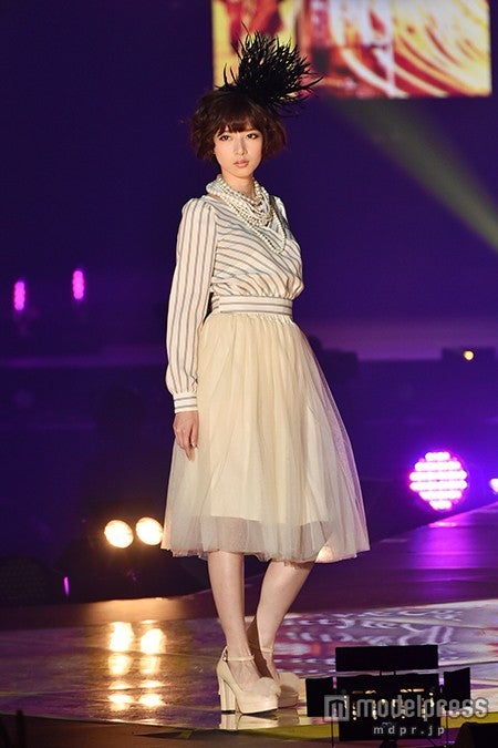 乃木坂46橋本奈々未、クールな表情で圧巻オーラ全開